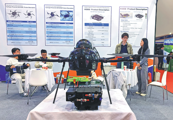 A hydrogen-powered drone is displayed during the China International Hydrogen Congress and Expo in Beijing on Wednesday. (LI ZHONGDONG/FOR CHINA DAILY)