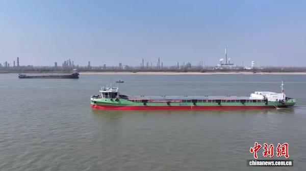 All-electric container ships Huahang Xinneng 2