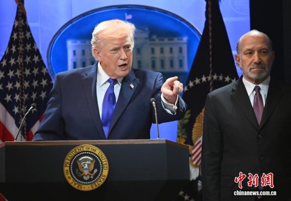 当地时间2月20日，华盛顿，美国总统特朗普在白宫就最高法院关税裁决举行记者会。中新社记者 陈孟统 摄