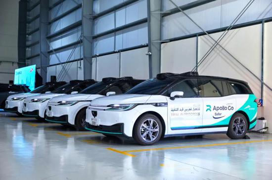 Apollo Go autonomous vehicles stall in Wuhan, causing traffic disruption