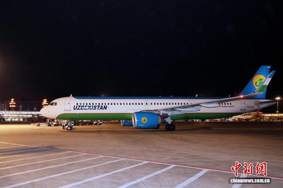 Photo released on April 7, 2026 shows Uzbekistan Airways aircraft arrives at Sanya Phoenix International Airport. (Photo courtesy of Sanya Phoenix International Airport)