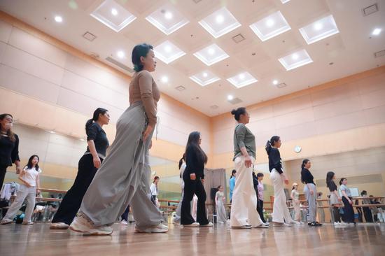 Night schools in Shanghai attracts over 40,000 citizens