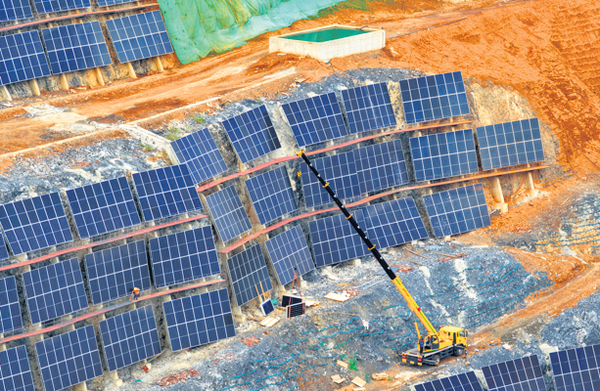 Solar panels are installed to generate clean electricity at a decommissioned mine in Xinyu, Jiangxi province, in November. (Photo provided to CHINA DAILY)