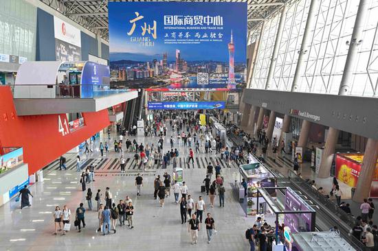 Phase I of Canton Fair attracts 167,000 overseas buyers 