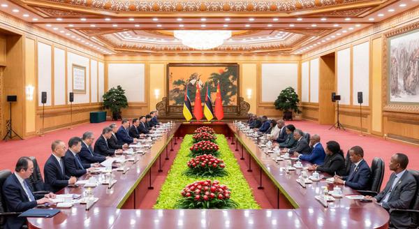 Chinese President Xi Jinping holds talks with President of the Republic of Mozambique Daniel Francisco Chapo, who is on a state visit to China, at the Great Hall of the People in Beijing, capital of China, April 21, 2026. (Xinhua/Zhai Jianlan)