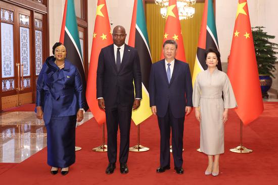 Xi holds talks with Mozambican president