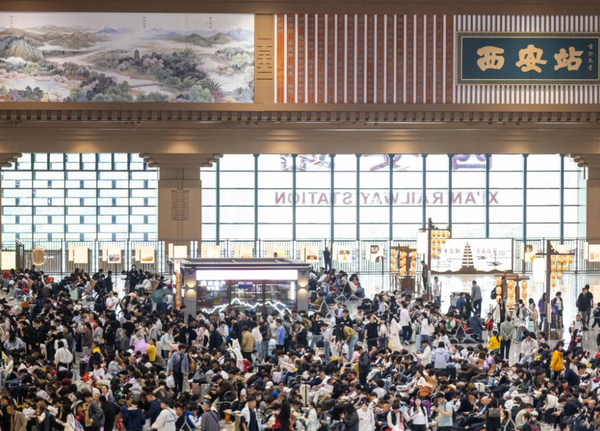 Passengers are seen at the waiting hall of Xi'an Railway Station in Xi'an, Northwest China's Shaanxi province, May 1, 2026. (Photo/Xinhua)