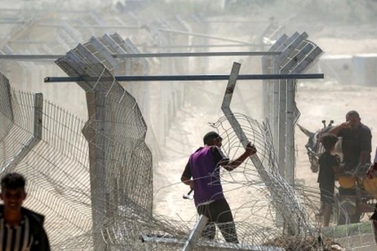 IDF: Earlier Sunday, IDF troops identified armed Hamas Nukhba militants in southern Gaza who operated to advance imminent attacks against IDF troops