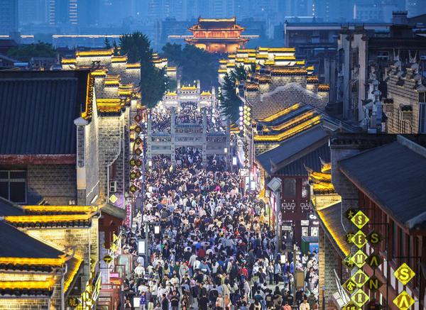 This photo taken on May 2, 2026 shows tourists visiting the Xiangyang ancient town during the May Day holiday in Xiangyang City, central China's Hubei Province.  (Photo by Yang Dong/Xinhua)