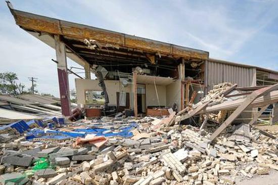 Tornado Emergency declared for Hebron, Nebraska