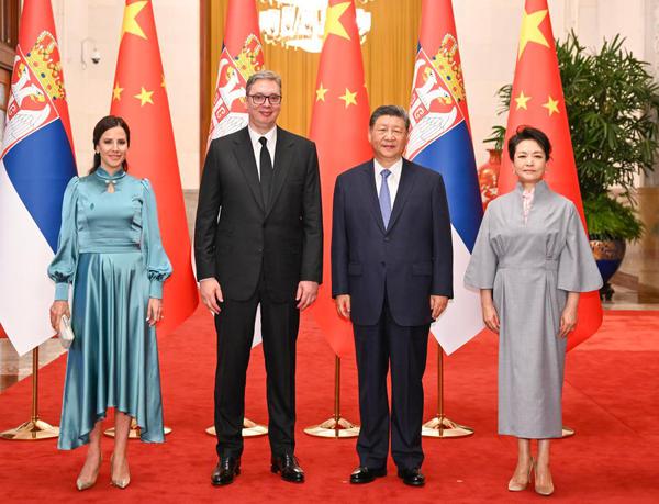 Chinese President Xi Jinping and his wife Peng Liyuan pose for a group photo with Serbian President Aleksandar Vucic and his wife Tamara Vucic prior to the talks between Xi and Vucic in Beijing, capital of China, May 25, 2026. Xi held talks with Vucic, who is on a state visit to China, at the Great Hall of the People in Beijing on Monday. (Xinhua/Xie Huanchi)
