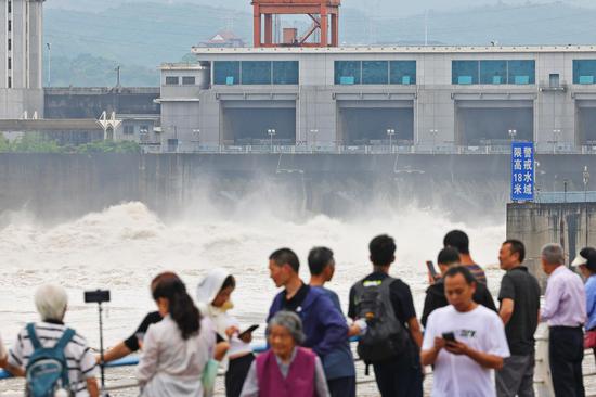 Gezhouba Hydropower Plant conducts silt flushing test
