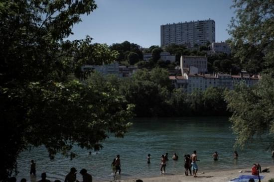 France sees hottest spring on record