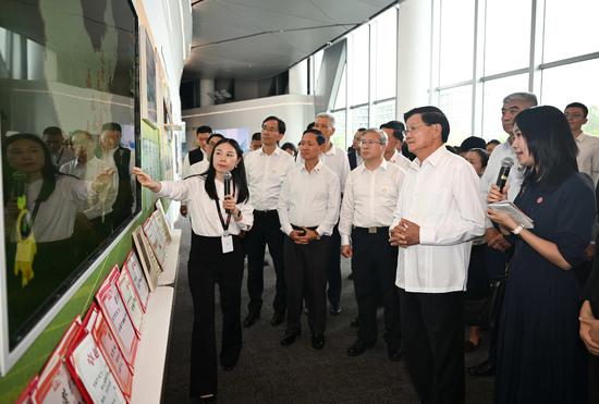 Lao top leader Thongloun visits headquarters of Alibaba Group