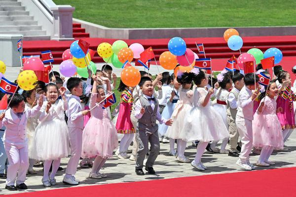 Children welcome General Secretary of the Communist Party of China Central Committee and Chinese President Xi Jinping in Pyongyang, the Democratic People's Republic of Korea (DPRK), on June 8, 2026. (Xinhua/Zhai Jianlan)