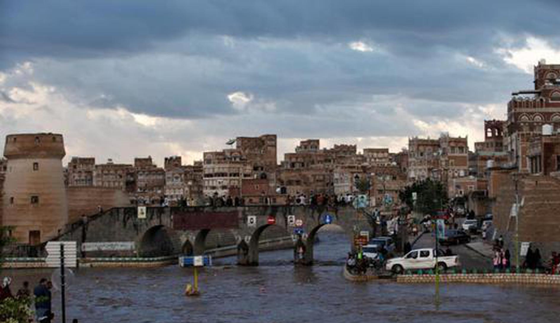 1 killed, several wounded as protests over power outages intensify across S. Yemen: source