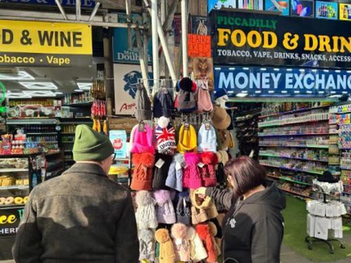 UK economy contracts 0.1% in April
