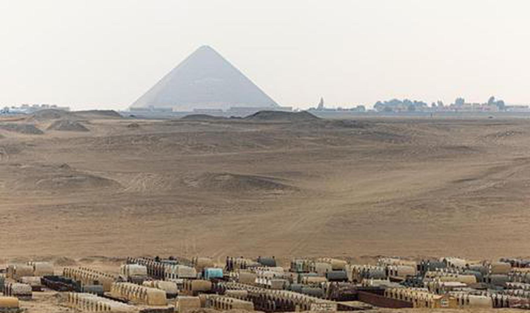 5 killed after car plunges into canal in Egypt