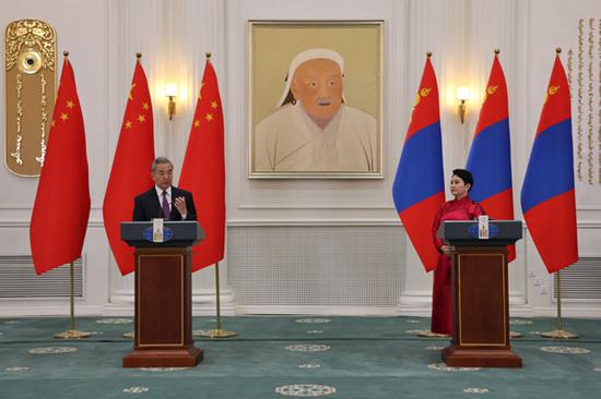 Foreign ministers of China, Mongolia issue joint press communique on ties, cooperation
