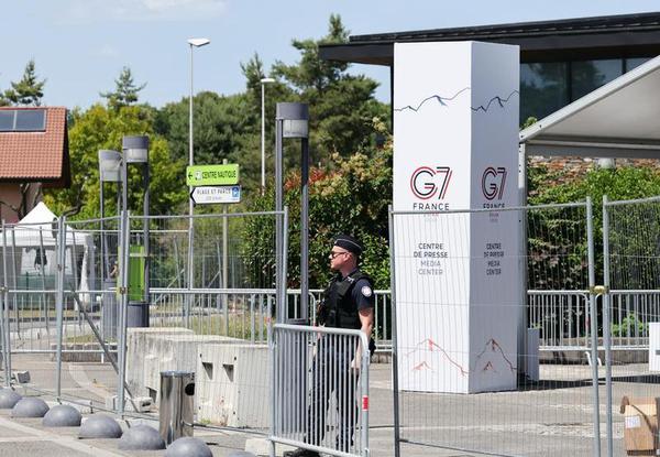A security member is seen near the G7 summit International Media Centre in Publier, France, June 15, 2026. (Photo/Xinhua)