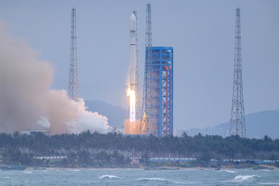 China sends new batch of low-orbit internet satellites into space