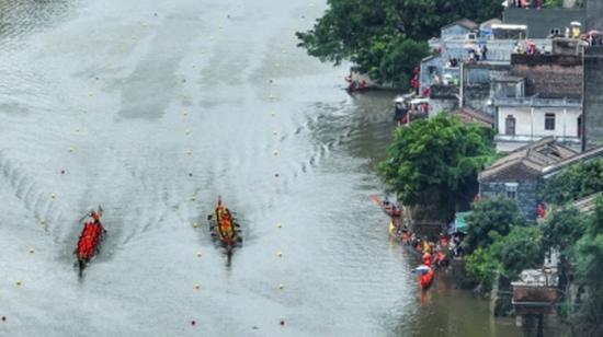 Paddling across cultures: Toronto dragon boat race festival returns