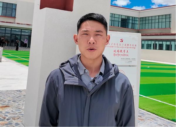 Township chief Yang Gang. (Photo: Zhang Jiahao/ China News Network)
