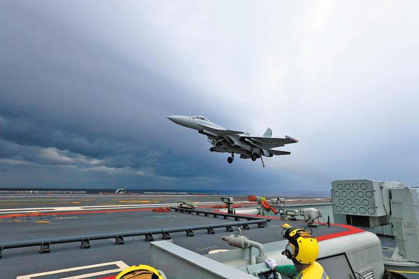 A J-15 fighter jet lands on the Liaoning during the training. CHEN YUN/FOR CHINA DAILY