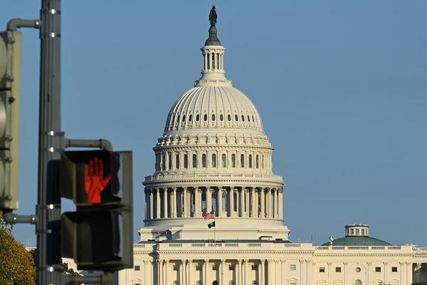 This photo taken on Oct. 21, 2025 shows the U.S. Capitol building behind a traffic light in Washington, D.C., the United States. (Xinhua/Li Rui)
