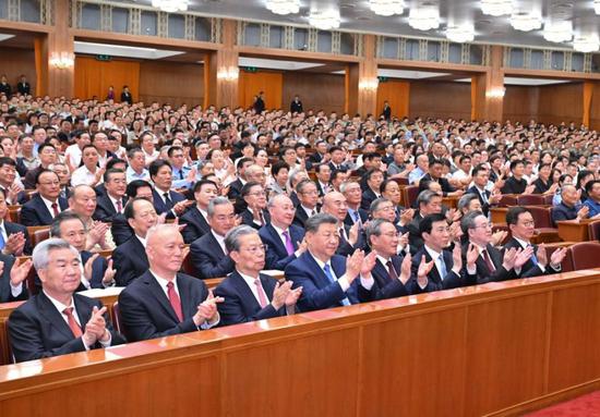 Xi confers July 1 Medal on model CPC members