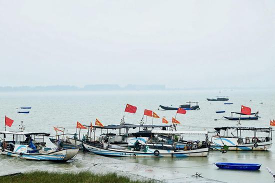 Fishing season opens on Qiantang River in Hangzhou