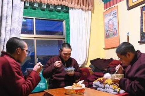 Preliminary exam for highest Tibetan Buddhism degree held in Xizang