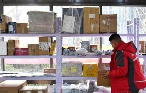 China's express delivery sector surpasses 100 billion parcels