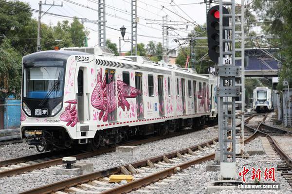 A Chinese-built light rail train featuring a Mexican axolotl-themed livery carries football fans in Mexico City during the 2026 FIFA World Cup, June 29, 2026.(Photo:China News Service/Fu tian)