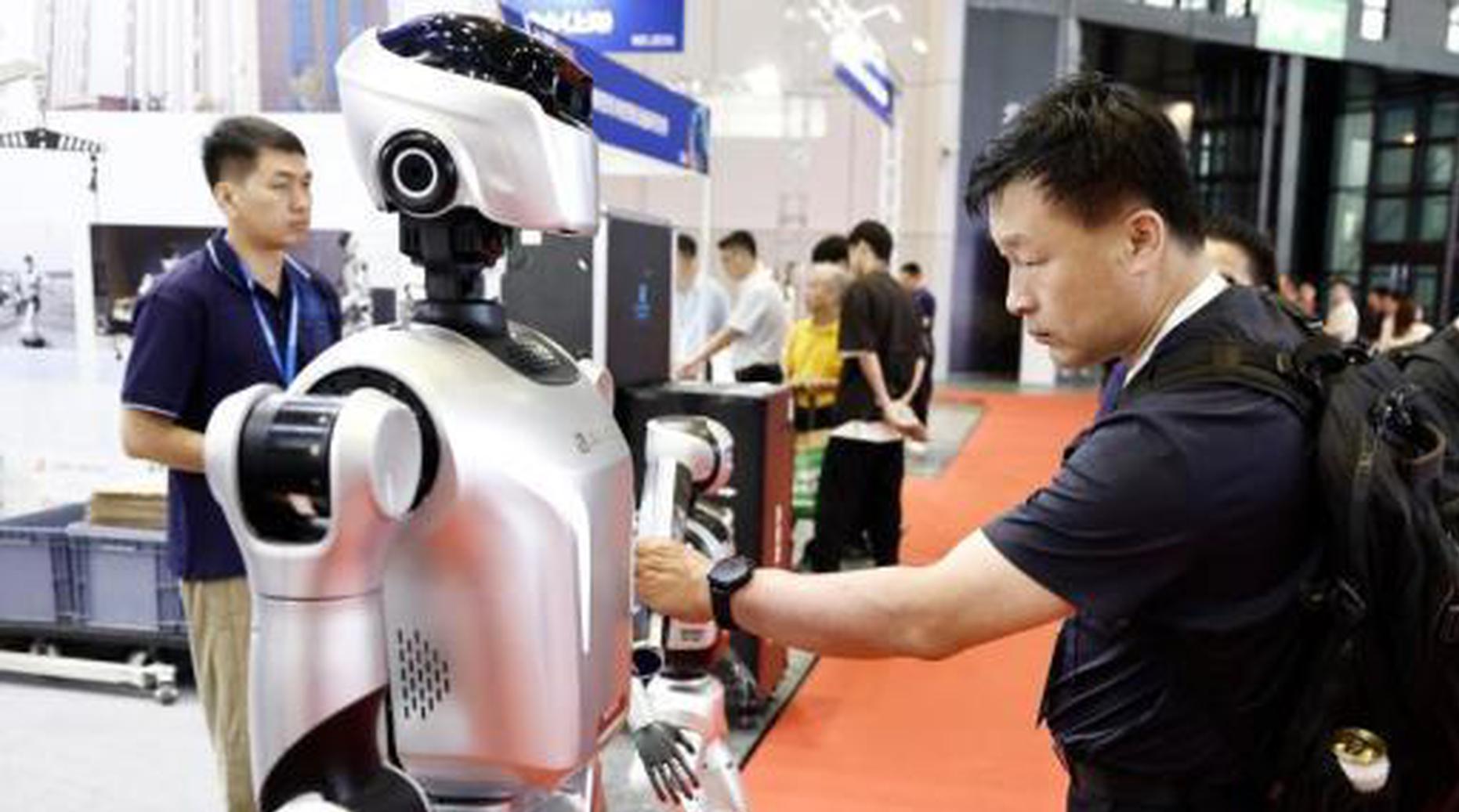 AI supply chain boosts earning outlook for China's listed companies
