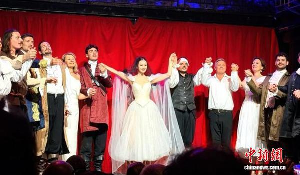 A theatre-and-ballet adaptation of the French classic Cyrano de Bergerac, created jointly by Chinese and French artists, premieres in Avignon, July 6, 2026. (Photo: China News Service)