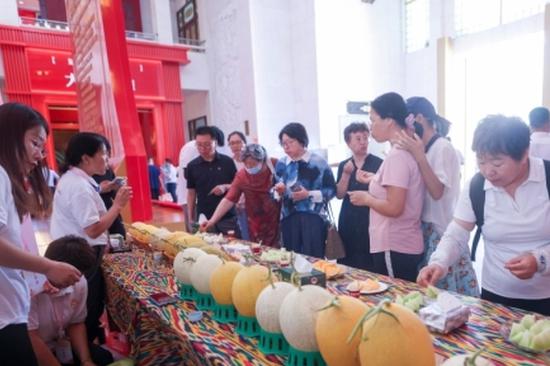 Xinjiang records surging entry-exit trips in H1