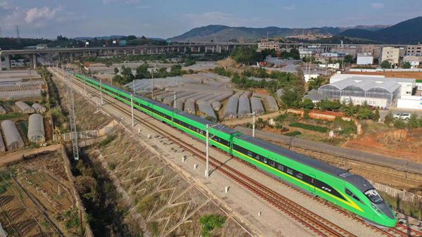 A China-Laos Railway train links Kunming and Vientiane, Laos. (Photo: China Daily)