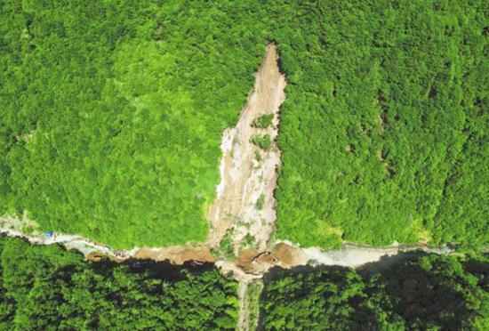Rescue efforts continue after deadly landslide in Northwest China