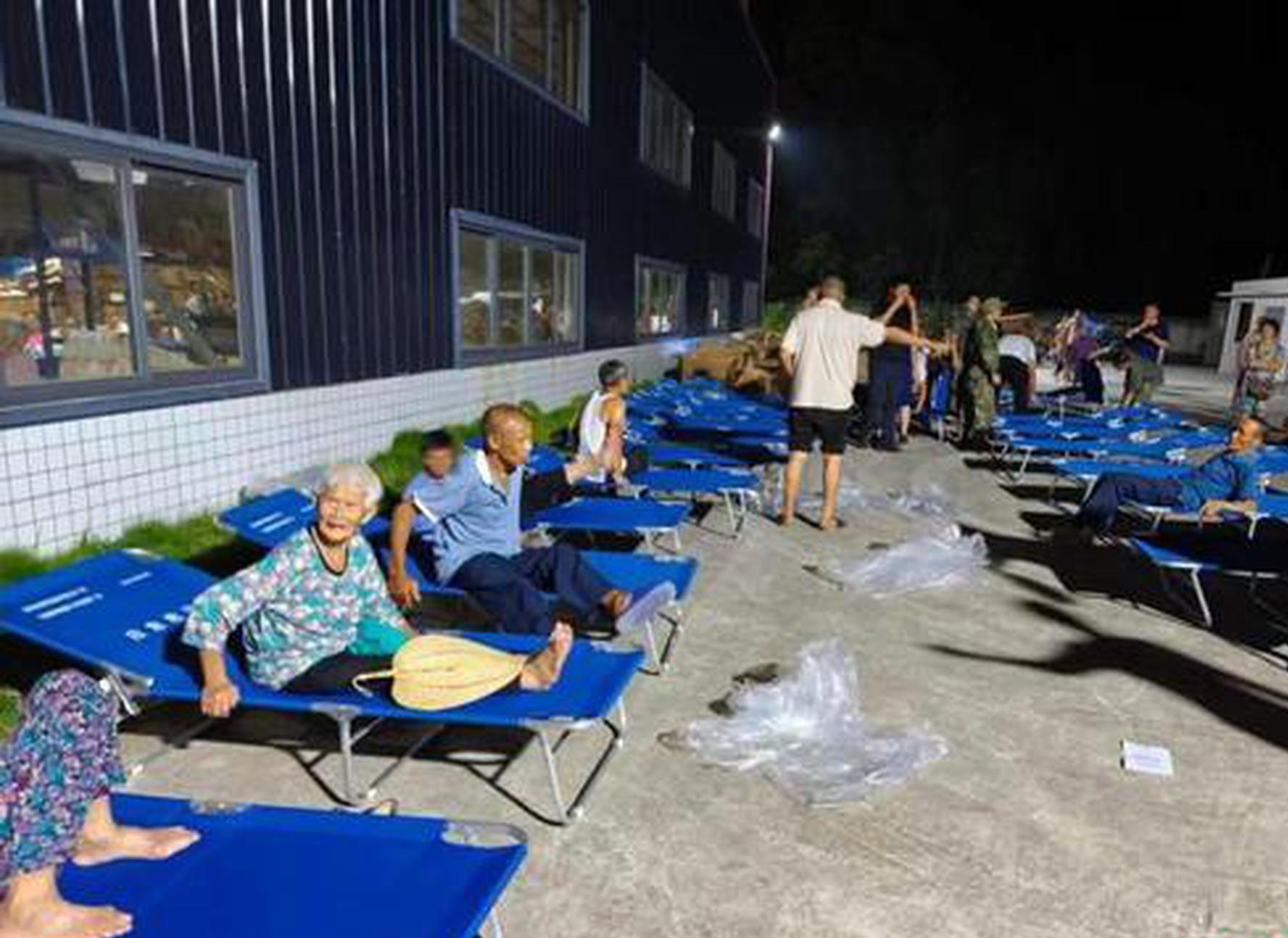 4 suffer slight injuries, over 4,000 houses damaged in Sichuan earthquake