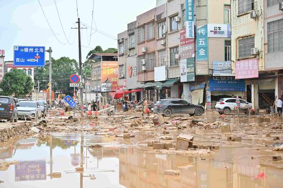 Residents clean up after floods recede in Guangxi