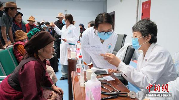 Doctors and provide free medical care for