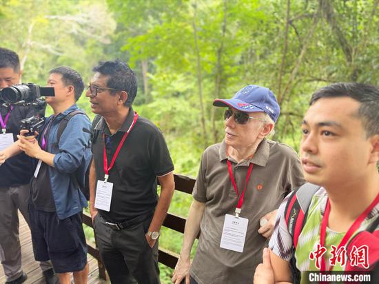 Representatives and guests from India, Pakistan and Sri Lanka visit Wild Elephant Valley in the Xishuangbanna National Nature Reserve, southwest China's Yunnan Province. (Photo: China News Network/Huang Fang)