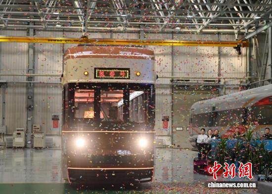 China’s first hydrogen fuel cell tourism train debuts in Changchun, Jilin Province, Oct. 16, 2025. (Photo: China News Service/Zhang Yao)