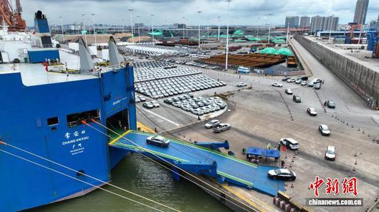 A Chinese ro-ro vessel departs Qinzhou Port in Guangxi Zhuang Autonomous Region for Aqaba Port in Jordan, July 15, 2026. (Photo/China News Service)