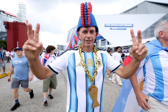 Argentina beats England 2-1 to reach World Cup final