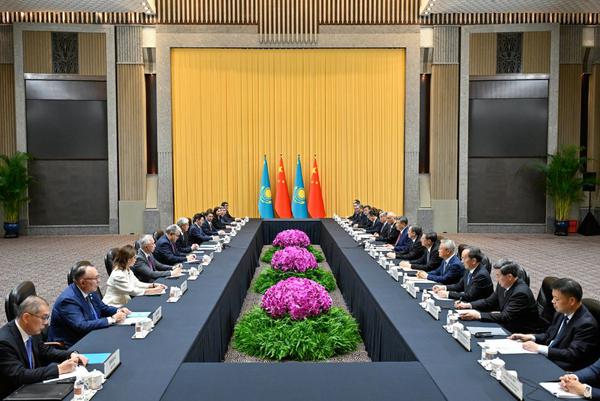 Chinese President Xi Jinping meets with Kazakh President Kassym-Jomart Tokayev, who is in China to attend the 2026 World Artificial Intelligence Conference and High-Level Meeting on Global AI Governance, in Shanghai, east China, July 16, 2026. (Xinhua/Yin Bogu)