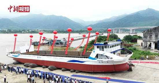 Yuntao 1 waits to be launched at the shipyard on July 16, 2026. (Screenshot photo from China News Service)