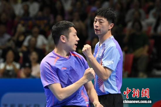 Ma Long (right) and Xu Xin celebrate their victory after the match on July 19, 2026. (Photo: China News Service/Yang Huafeng)