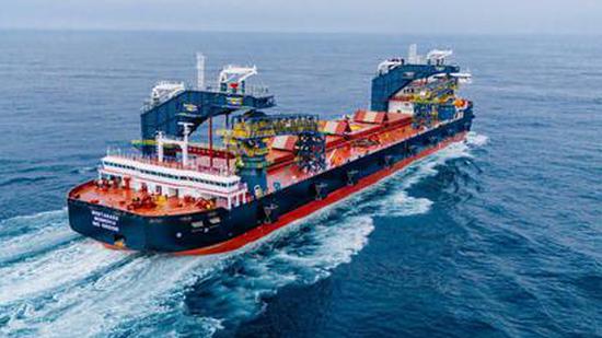 China delivers the world's first 41,800-ton bidirectional sailing self-discharging ship in East China’s Jiangsu Province, July 21, 2026. (Screenshot photo from CCTV News)